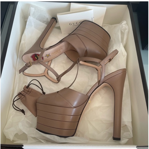 GUCCI
Malaga Kid T Strap Platform Pumps 40.5 Porcelain Rose size 6 nude - Picture 5 of 14